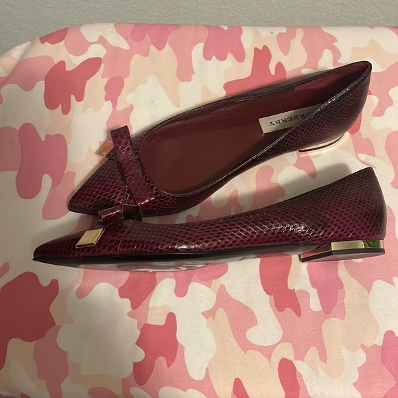 New never worn.I liked but little thigh for me. I bought it from Poshmark. - Picture 3 of 5